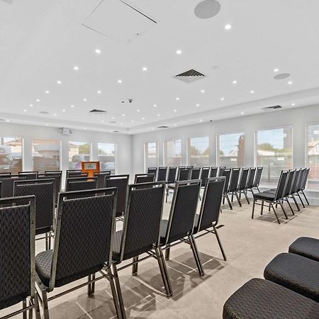 Hotel Doubletree By Hilton New York Jfk Airport Exterior foto