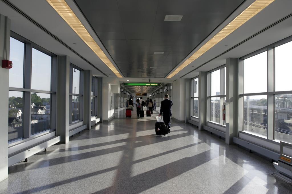Hotel Doubletree By Hilton New York Jfk Airport Exterior foto