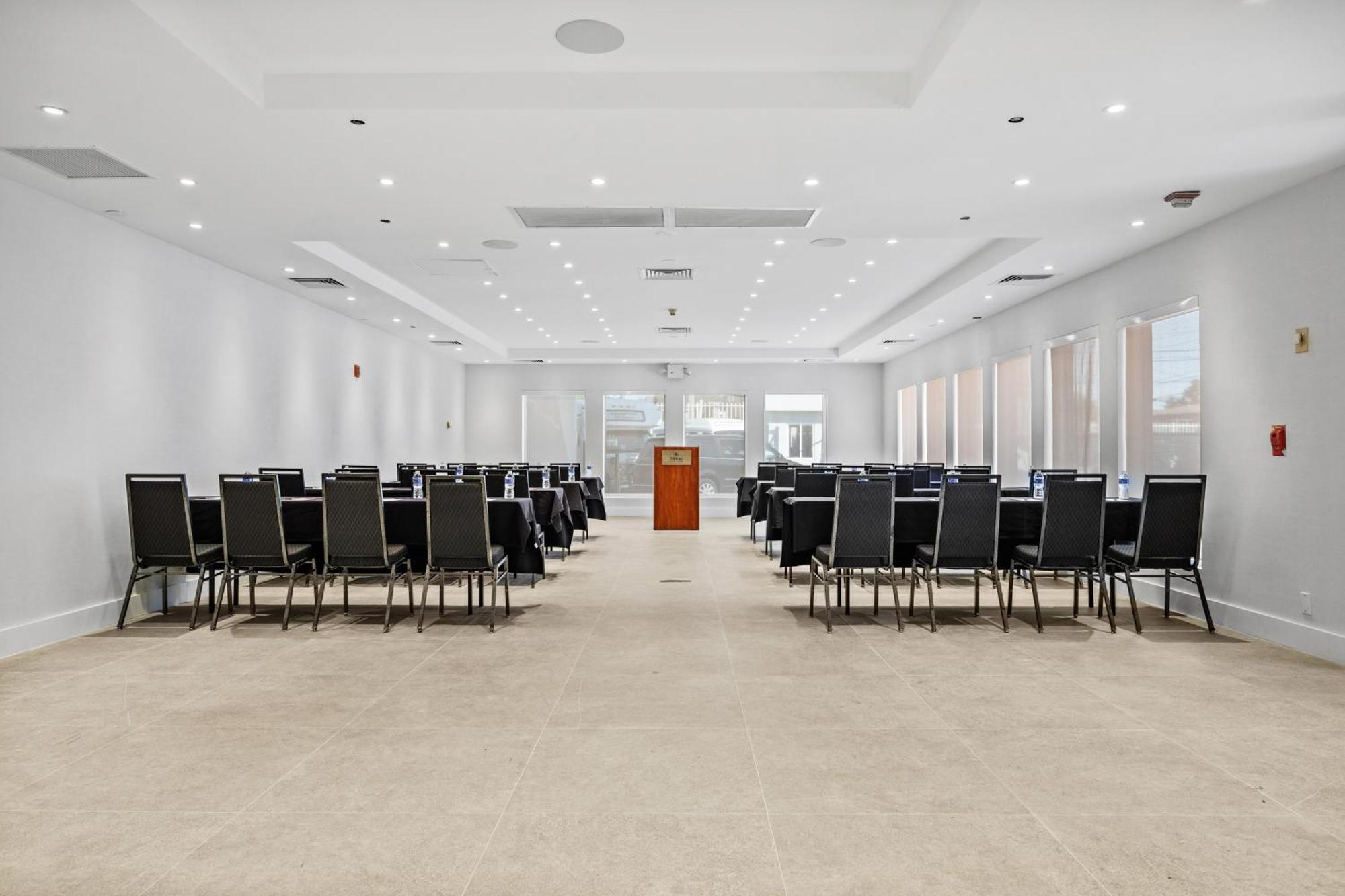 Hotel Doubletree By Hilton New York Jfk Airport Exterior foto
