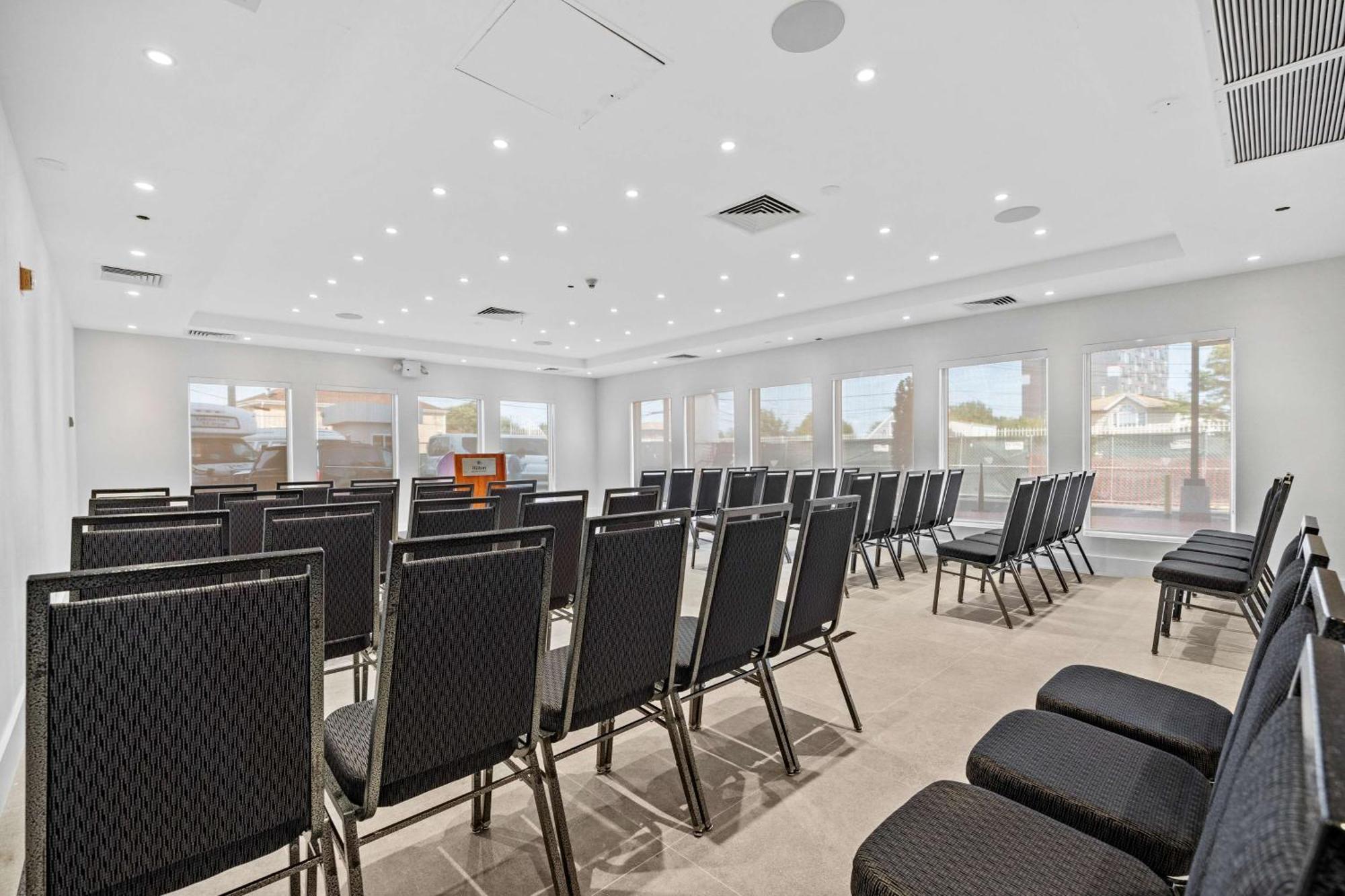 Hotel Doubletree By Hilton New York Jfk Airport Exterior foto
