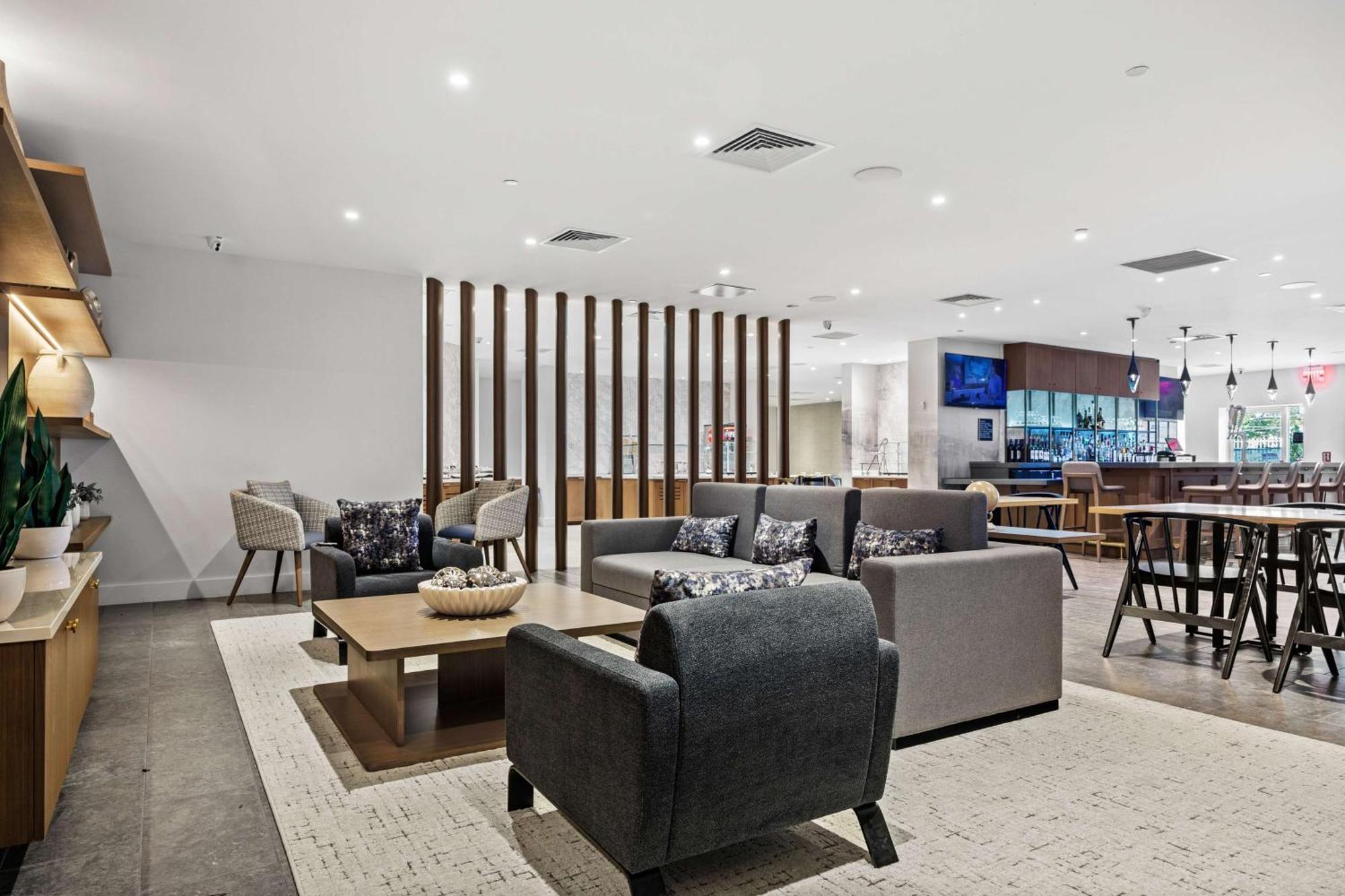 Hotel Doubletree By Hilton New York Jfk Airport Exterior foto