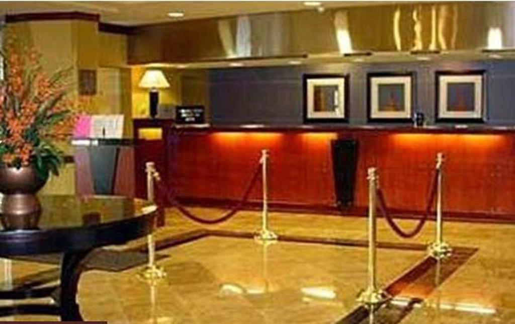 Hotel Doubletree By Hilton New York Jfk Airport Exterior foto